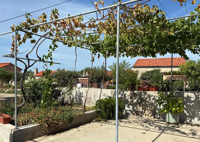 3 Bedroom Gorgeous In Apartment *