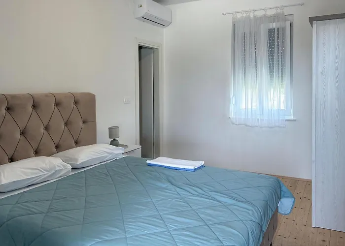 3 Bedroom Gorgeous In Daire Sukošan