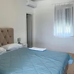 3 Bedroom Lovely In Apartamento Sukošan